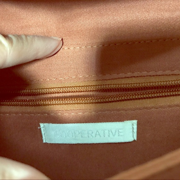 Cooperative women’s crossbody, polyvinyl - Picture 7 of 11